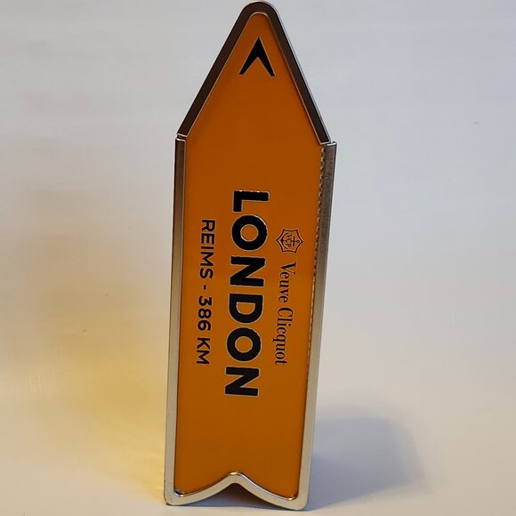 VEUVE CLICQUOT Arrow TIN LONDON Veuve Champagne Tin Destination - Picture 1 of 8
